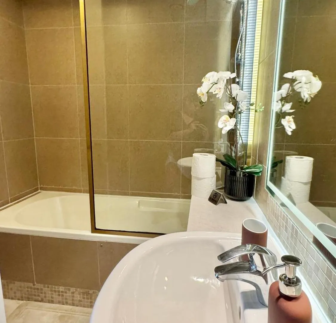 1 Bedroom Elegant & Spacious At Sky Gardens Difc Dubai 0*,